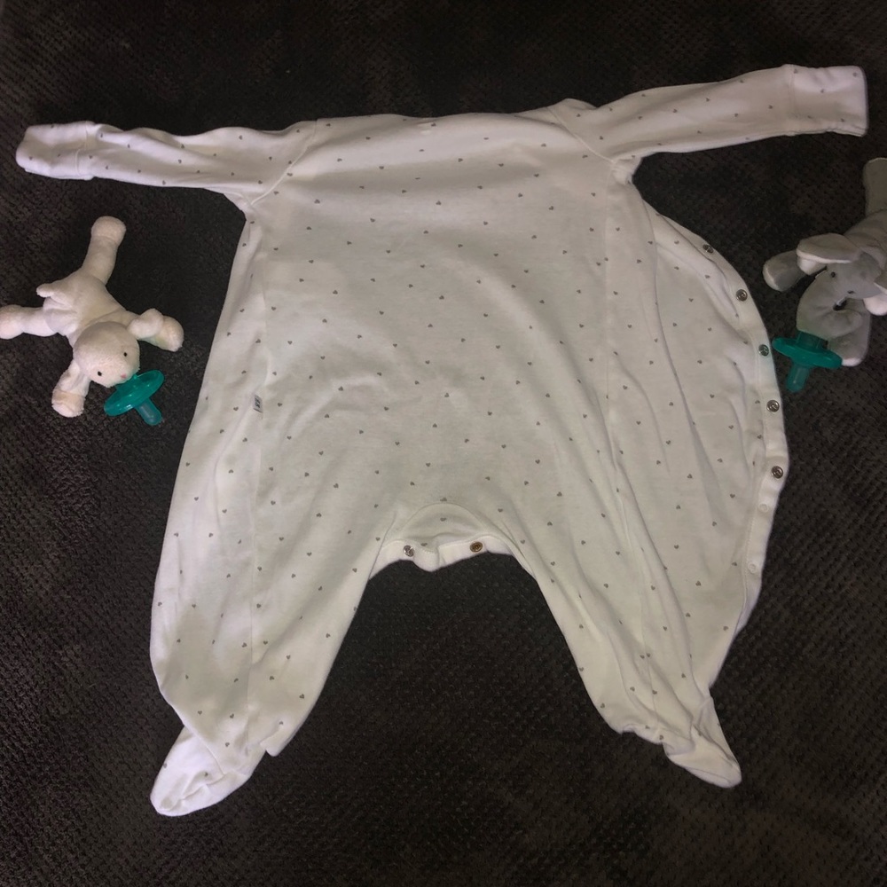 💕 Baby GAP Heart Onesies 💕 - Picture 5 of 8